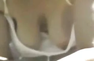 XXX Mädchen bang mit einem Spielzeug sexfilme mit älteren frauen auf dem Stuhl