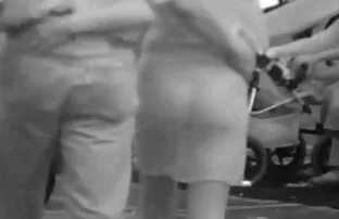 XXX Laden Sie ein Mädchen kostenfreie pornofilme mit reifen frauen und eine Waffe