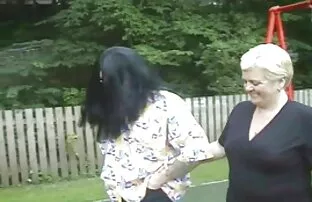 XXX Für den schwarzen Einsatz eine Bolzenstärke an der geile reife frauen pornos Stelle der Mutter