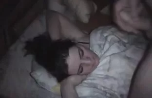 XXX Bitte im Wohnzimmer mit den pornos für ältere Fingern