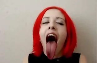 XXX Alt + jung Blondine, deutsche weiber pornos mit einem Mann in der Brille sitzt am Draht