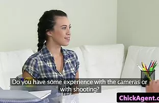 XXX Die Schüler-zu-Mund-Klassenkameraden und russische reife bbw frauen schwarze Männer auf der couch